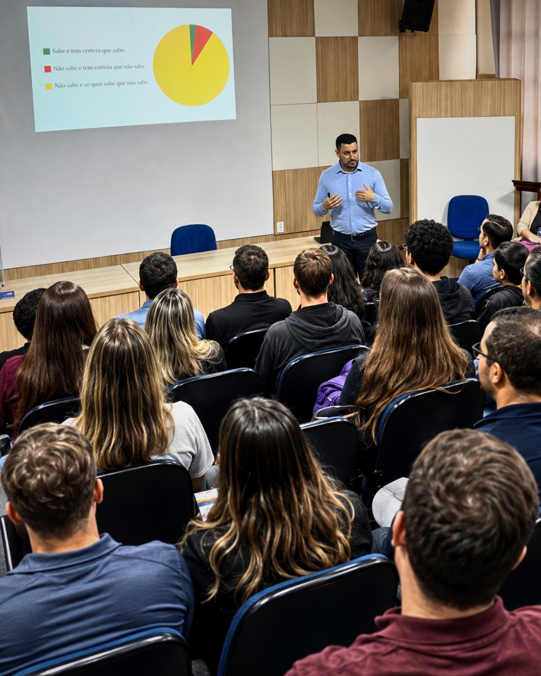 Adriano Pilar conduzindo um treinamento empresarial